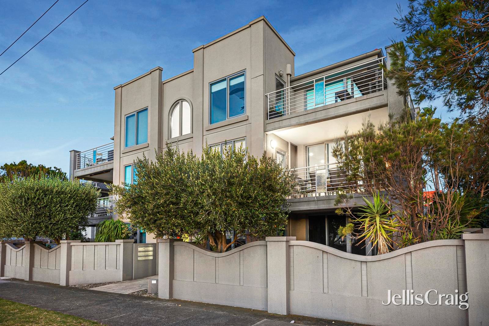 8/41 Marine Parade, St&nbsp;Kilda image 1
