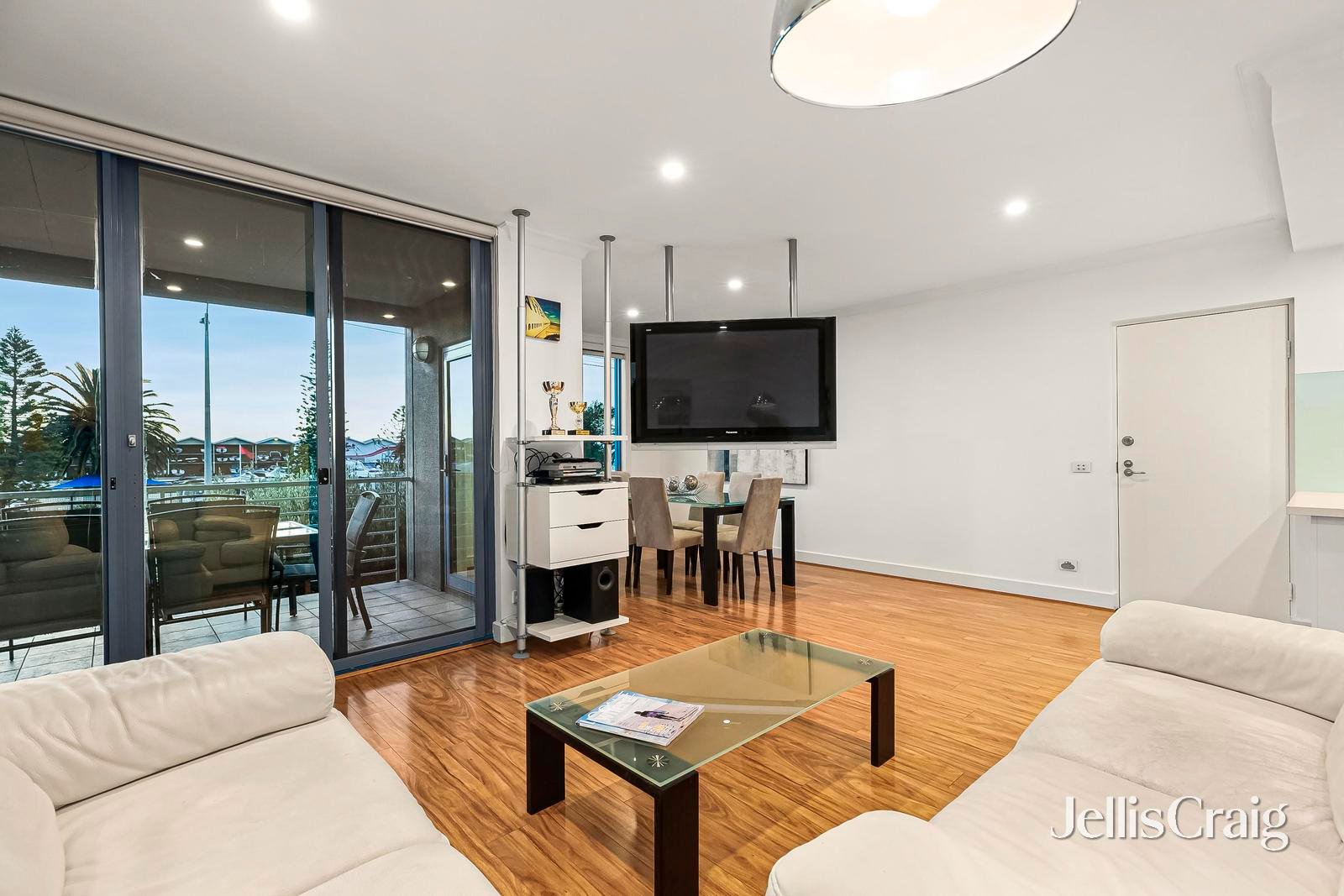 8/41 Marine Parade, St&nbsp;Kilda image 5
