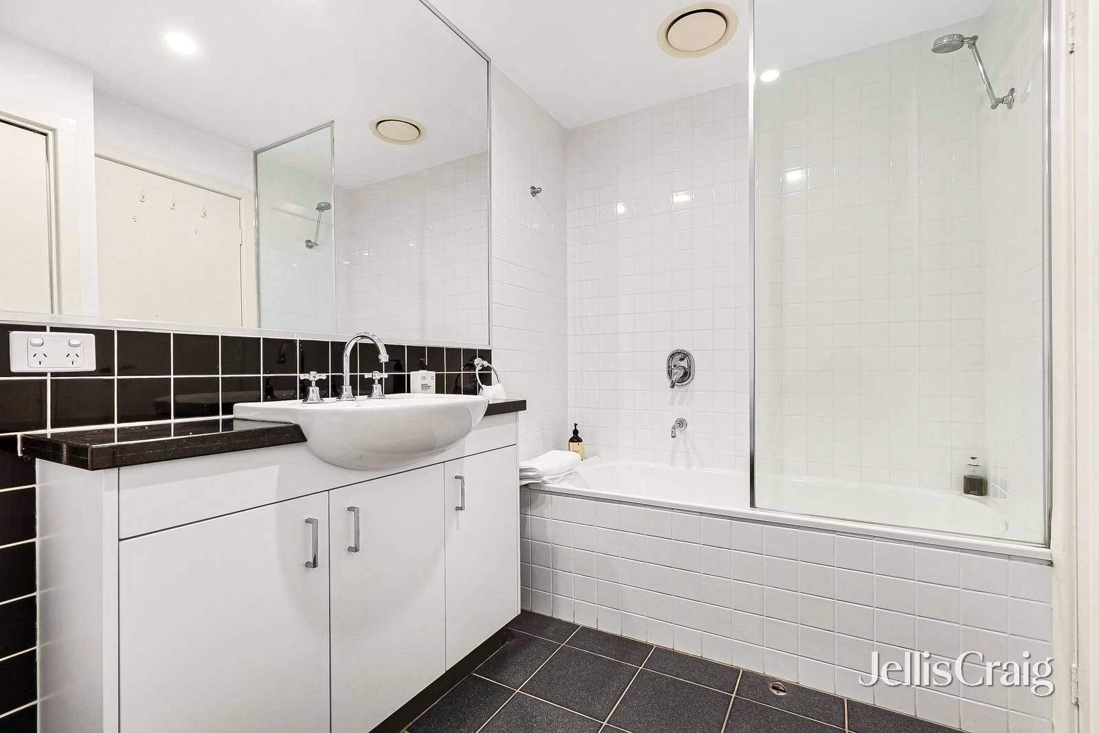 8/41 Marine Parade, St&nbsp;Kilda image 8