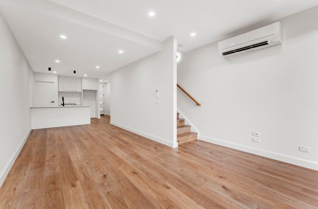 8/42-44 Crevelli Street, Reservoir image 4