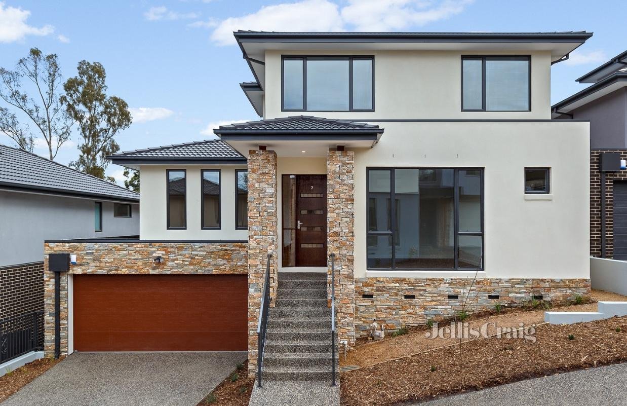 8/42 Bowen Road, Doncaster East image 1