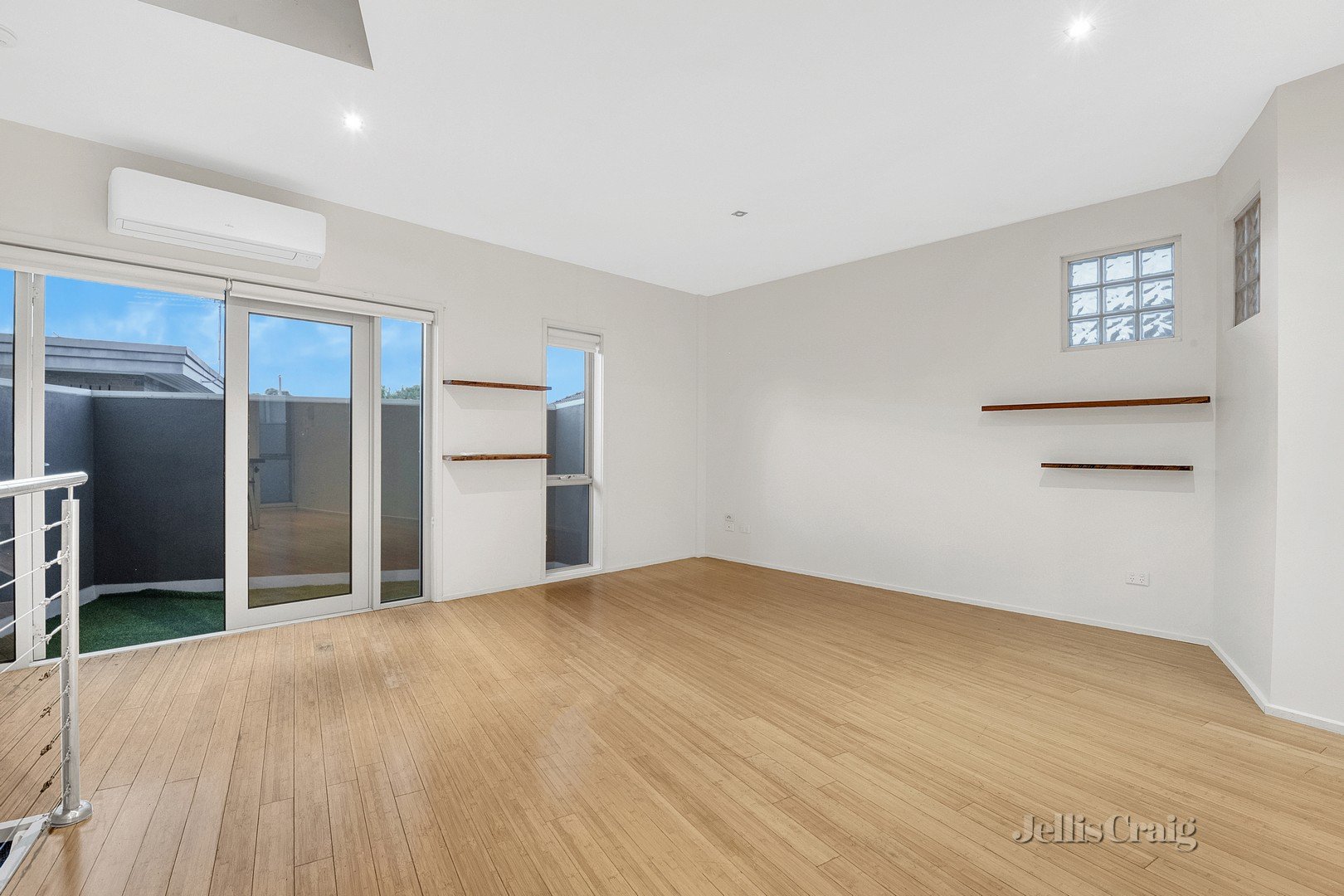 8/421 Brunswick Road, Brunswick West image 1