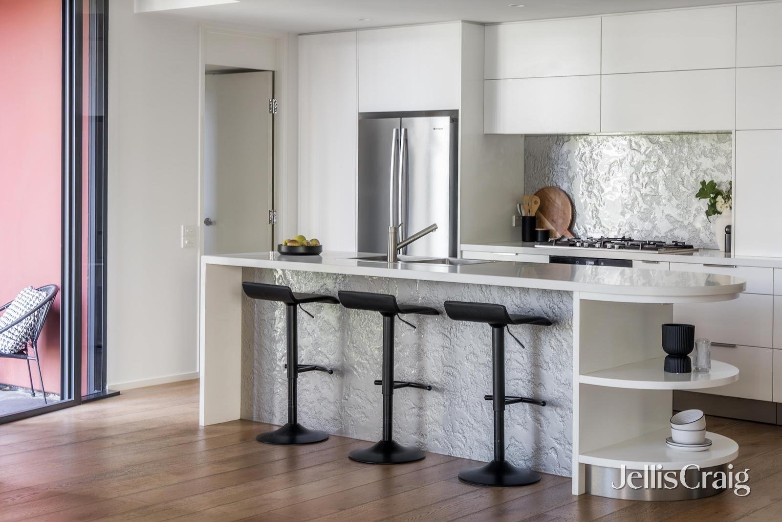 84/299 Queen Street, Melbourne image 6