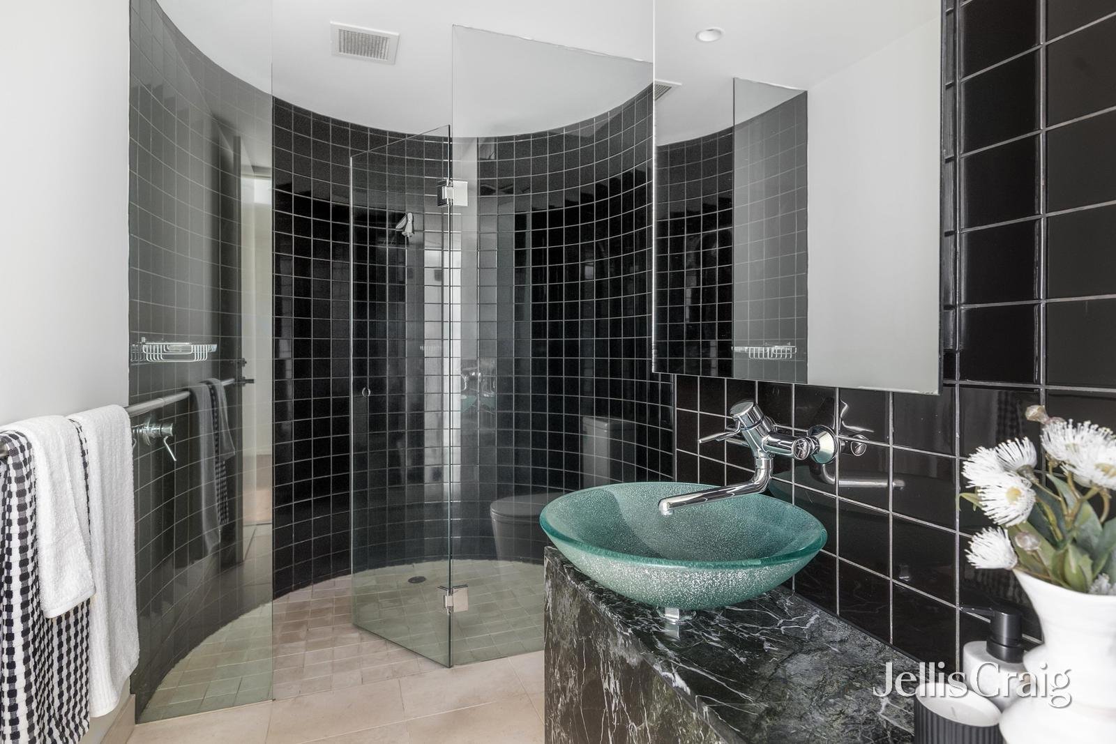 84/299 Queen Street, Melbourne image 10