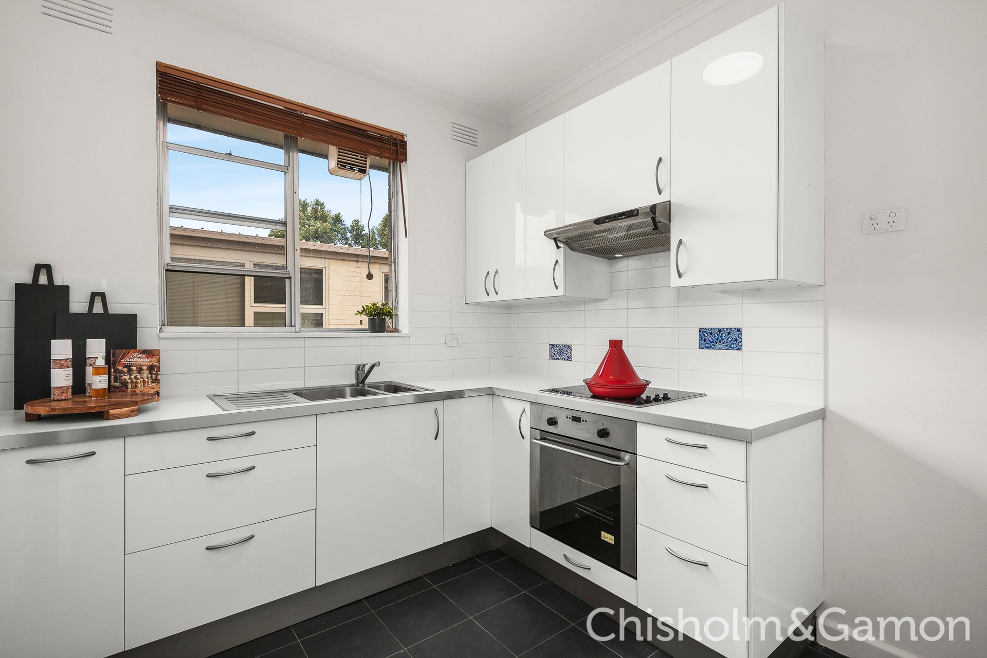 8/44 Alexandra Street, St Kilda East image 1