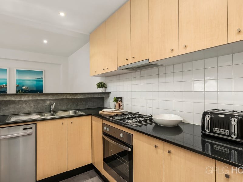 844/1 Esplanade West, Port Melbourne image 4