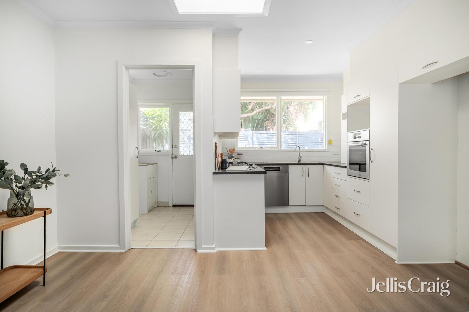8/46 Cromer Road, Beaumaris image 4