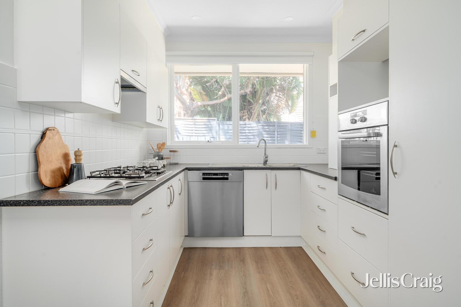 8/46 Cromer Road, Beaumaris image 5