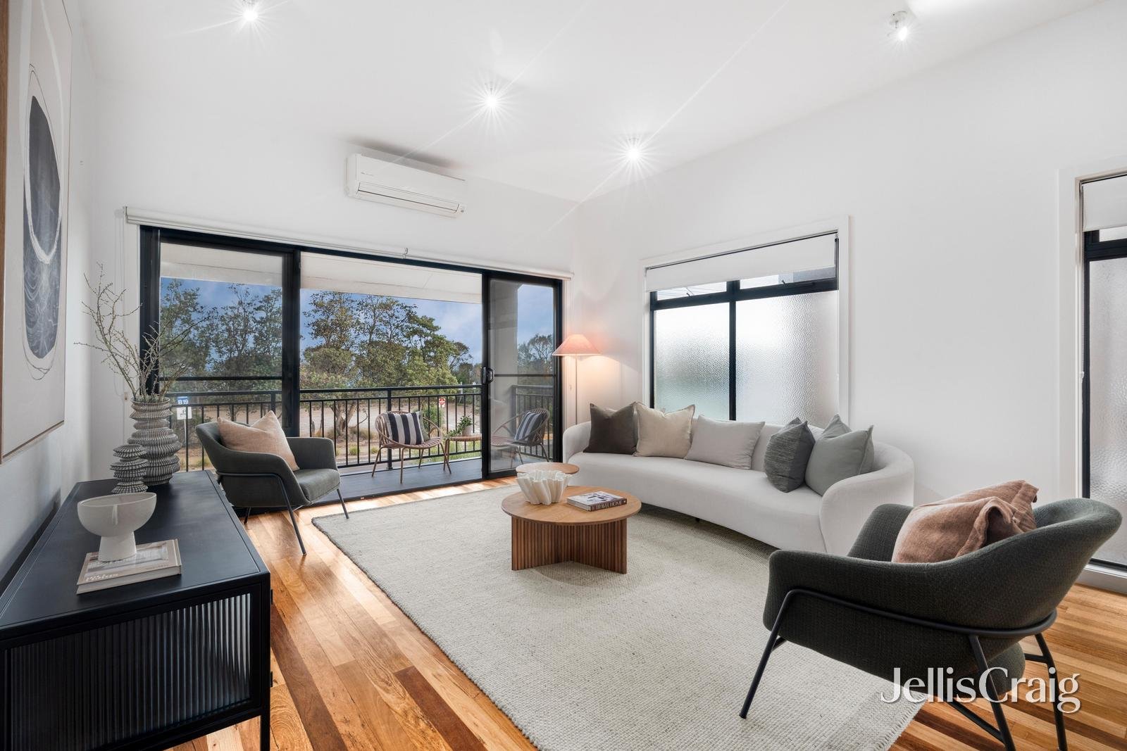 8/464 Beach Road, Beaumaris image 2