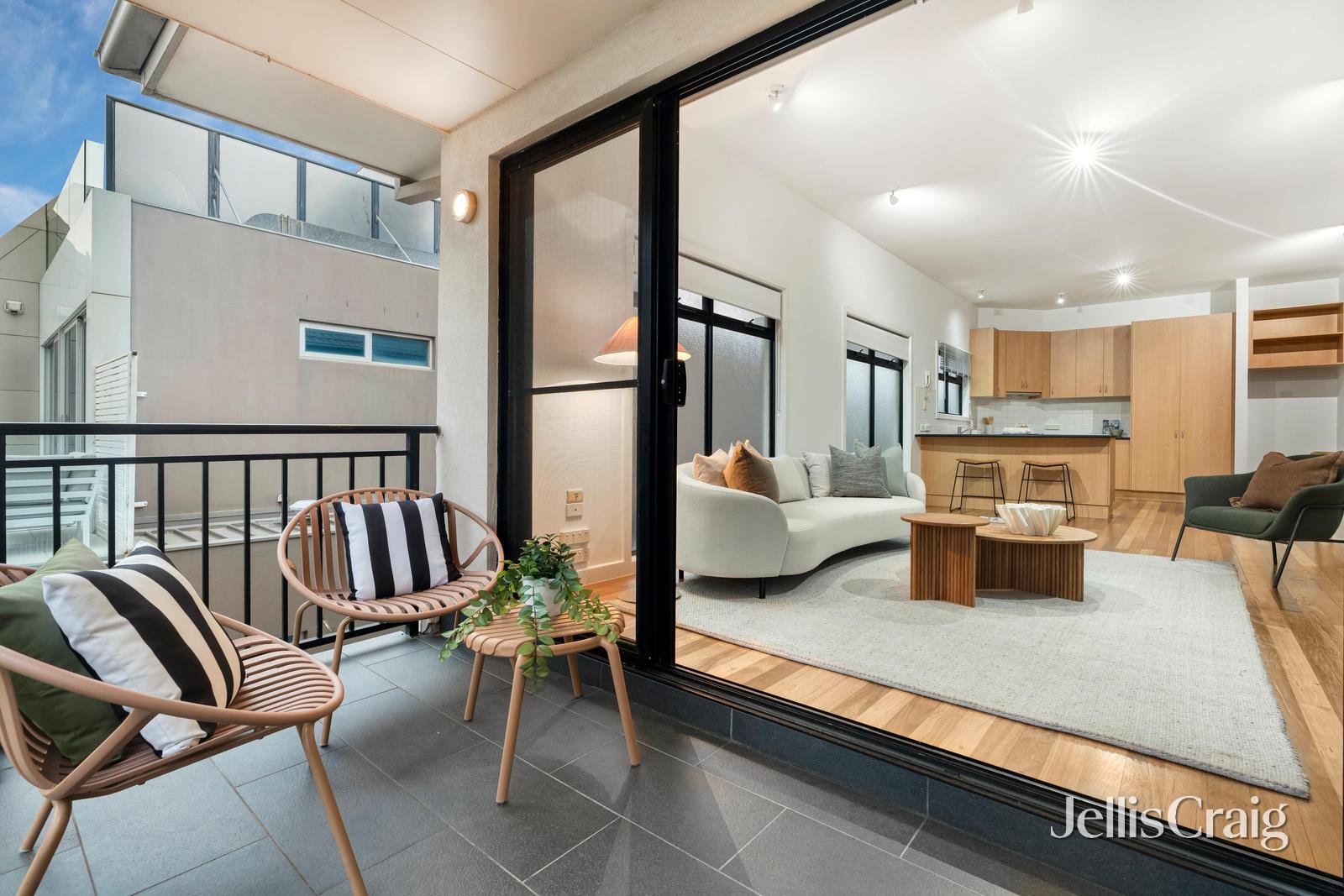 8/464 Beach Road, Beaumaris image 10