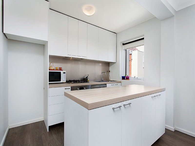 8/47 Spenser Street, St Kilda image 3