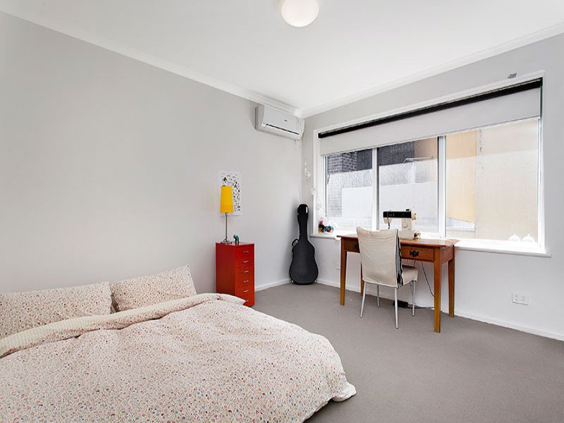 8/47 Spenser Street, St Kilda image 4
