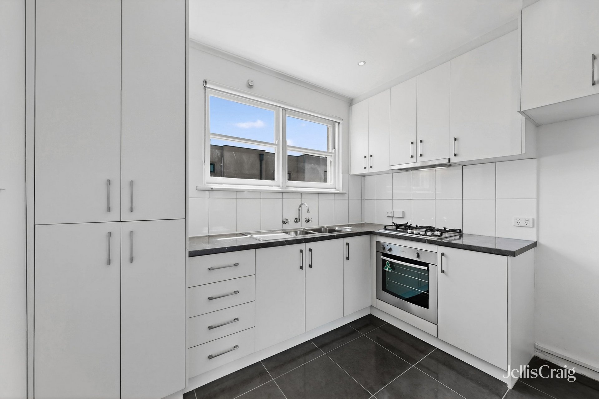 8/47 Yerrin Street, Balwyn image 5