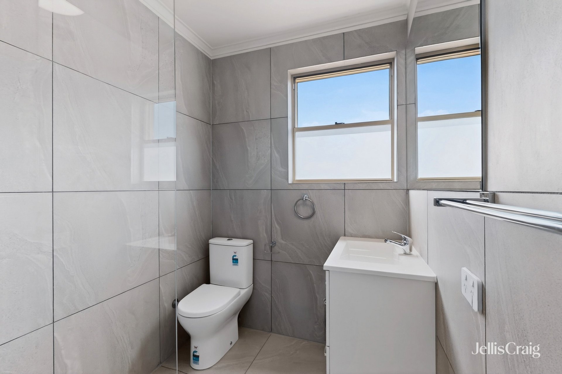 8/47 Yerrin Street, Balwyn image 4