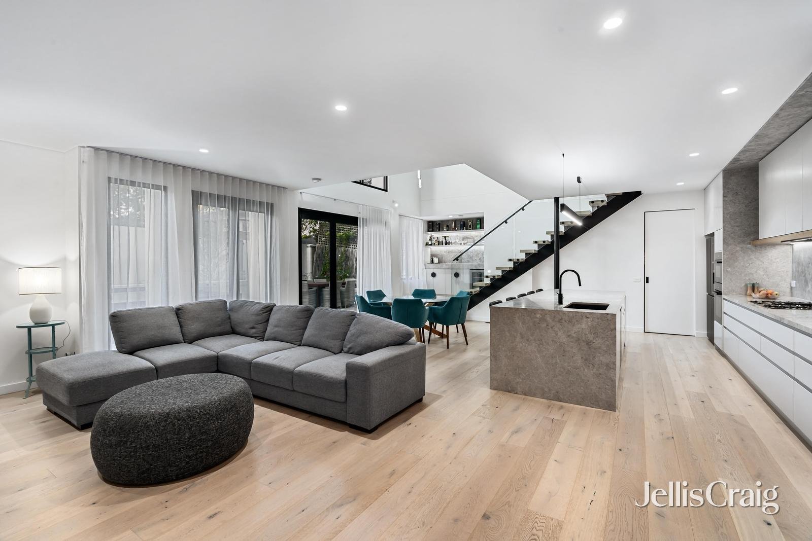 848 Toorak Road, Hawthorn East image 3