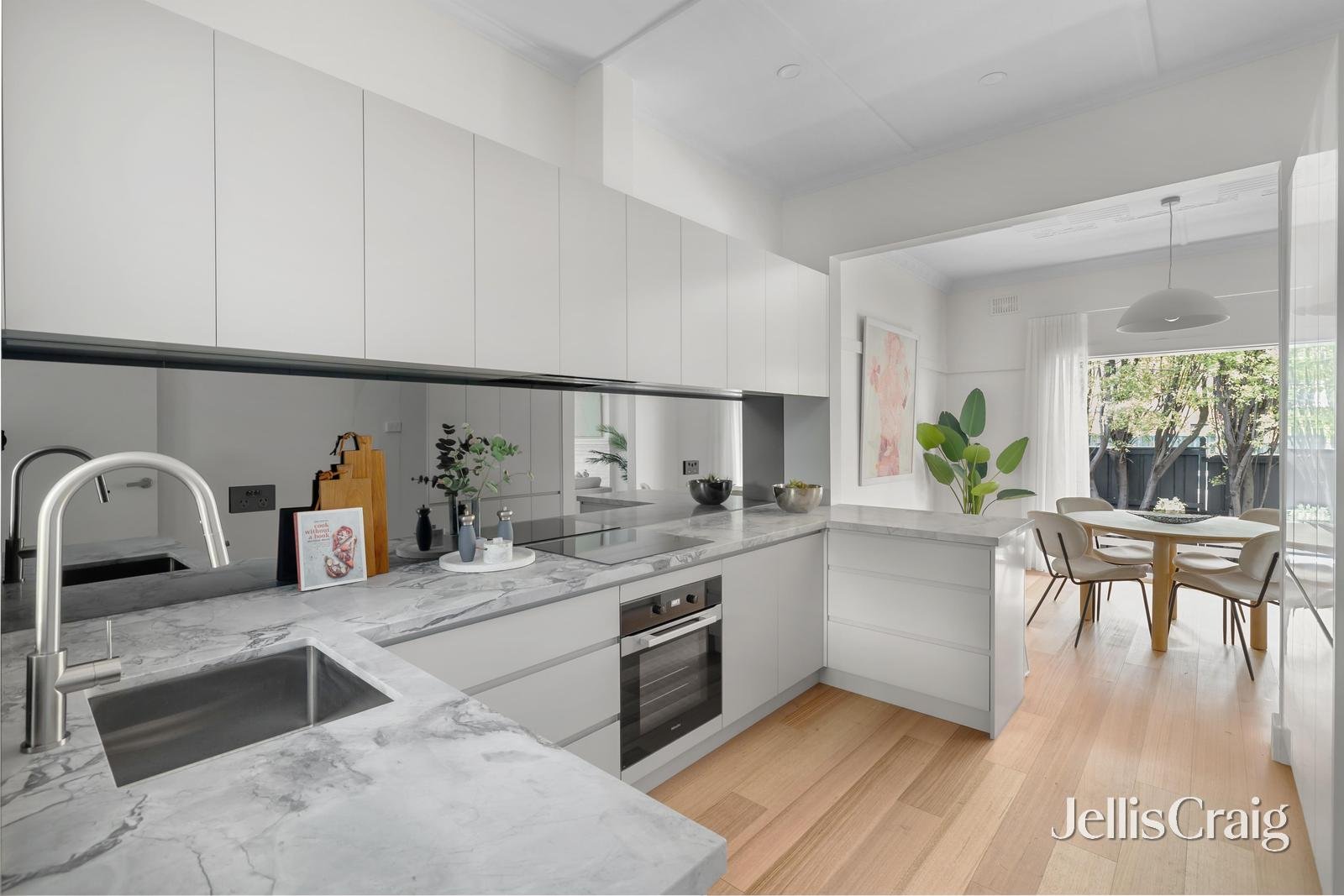 849 Toorak Road, Hawthorn East image 4