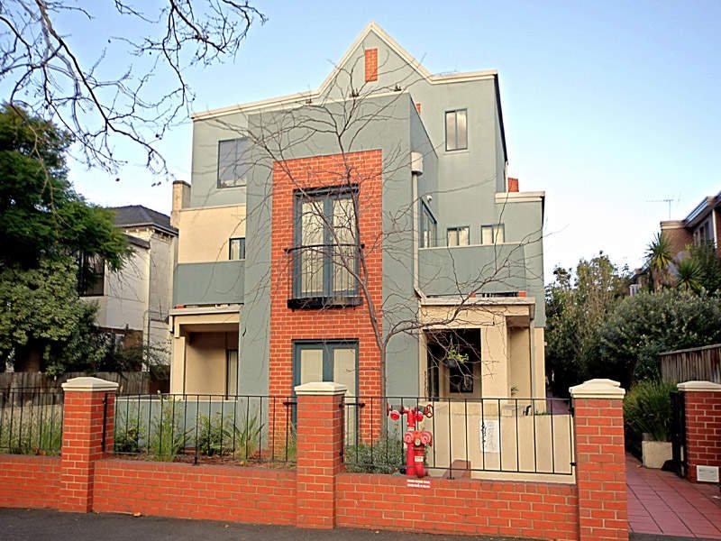 8/5 Dickens Street, Elwood image 1