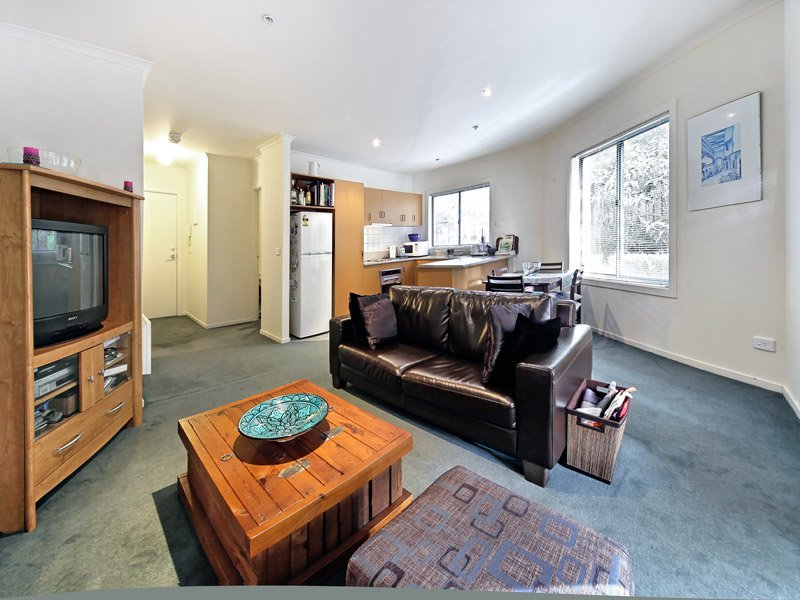 8/5 Dickens Street, Elwood image 2