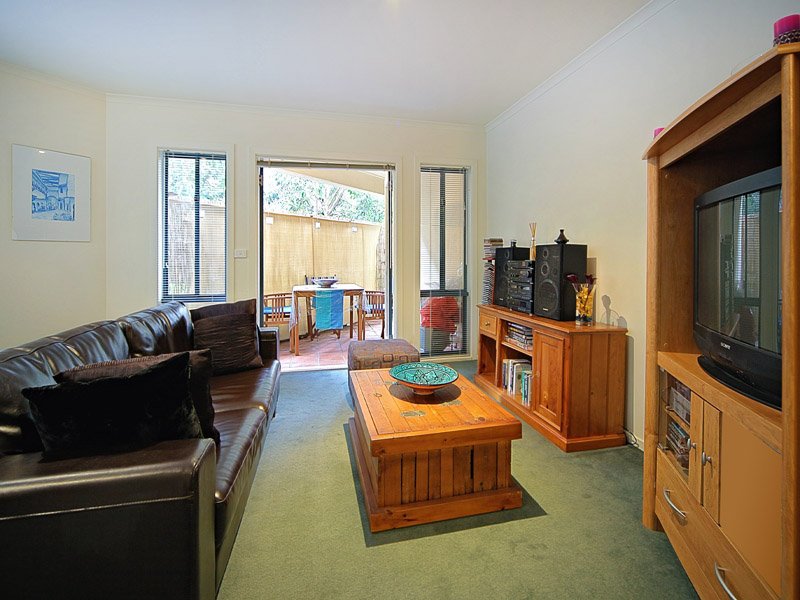 8/5 Dickens Street, Elwood image 6