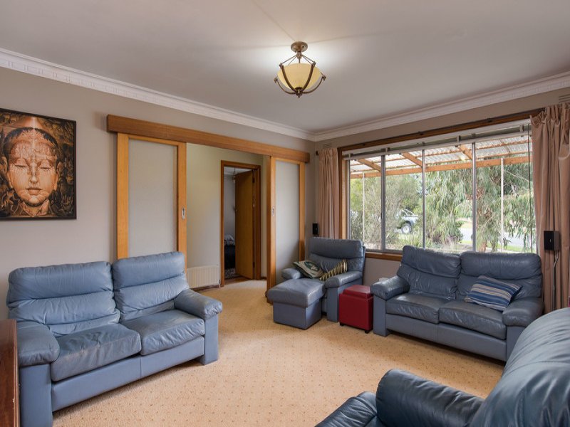 85 Hawthory Road, Mooroolbark image 3