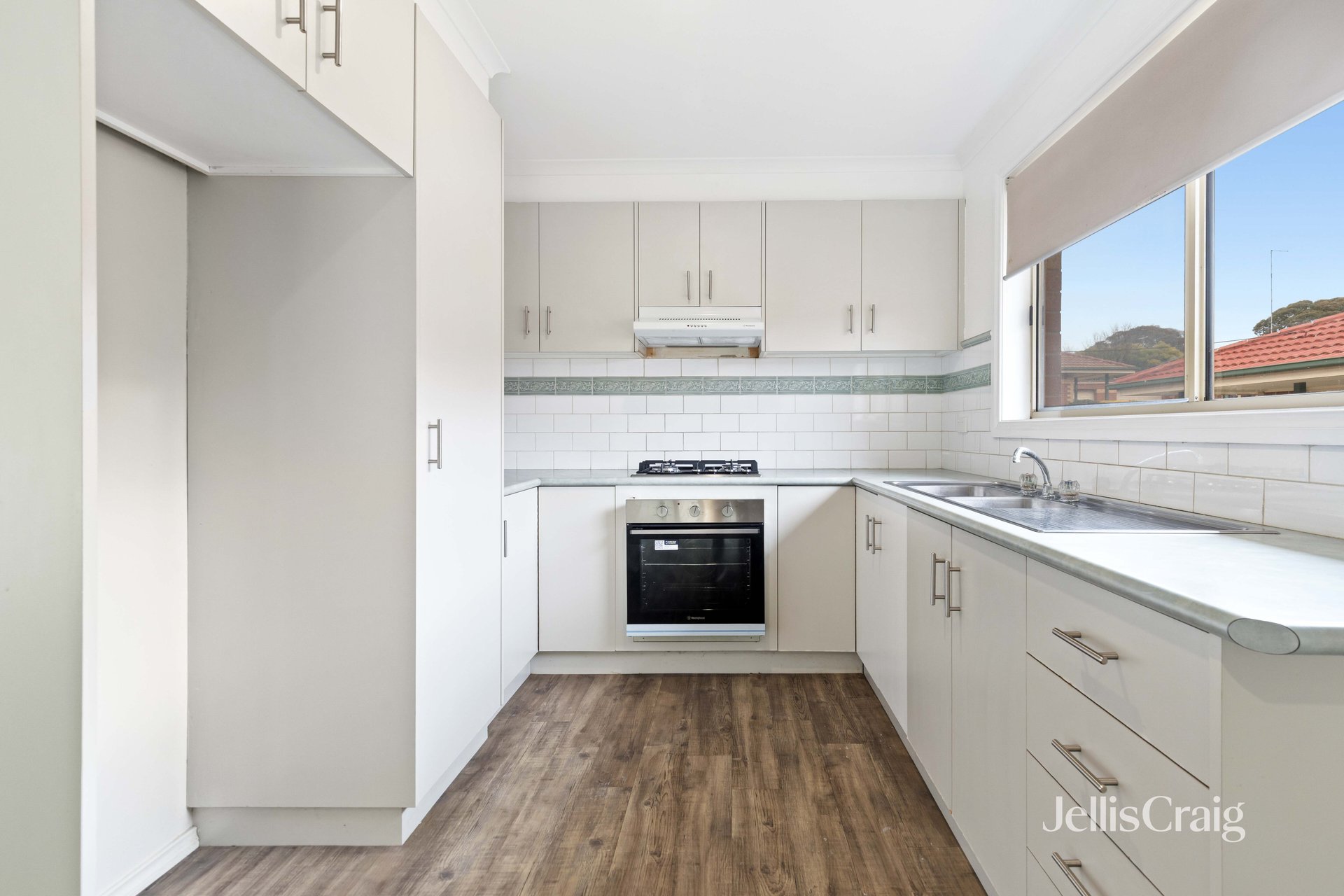 8/5 Hocking Avenue, Canadian image 4