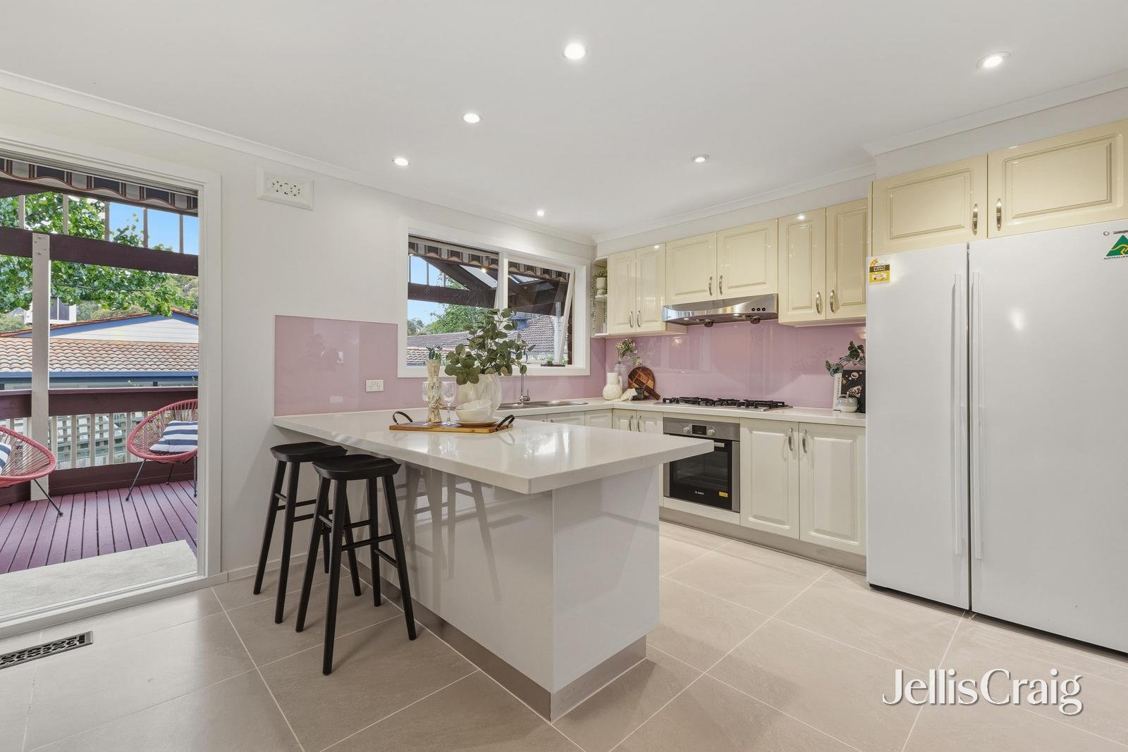 85 Mary Avenue, Wheelers Hill image 5