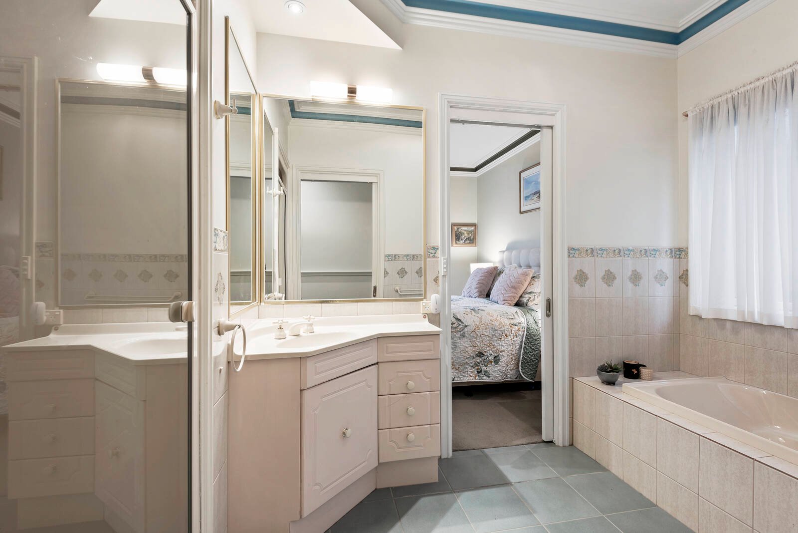 Property Gallery Thumbnail 11