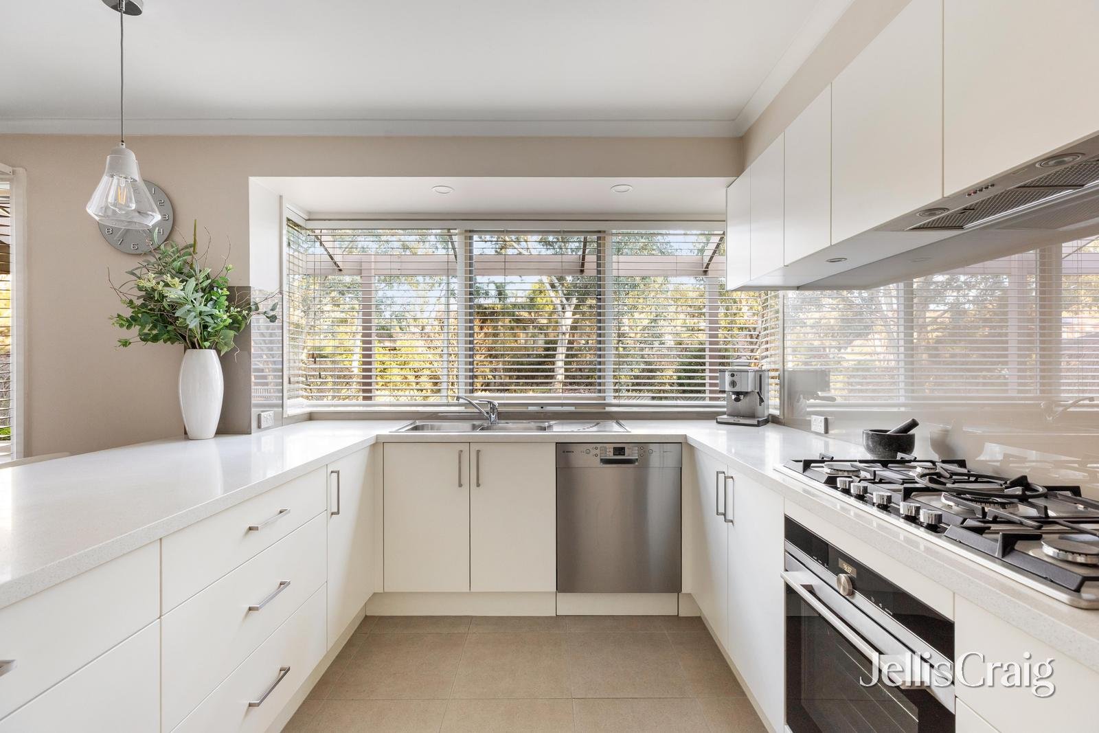 85 Weidlich Road, Eltham North image 5