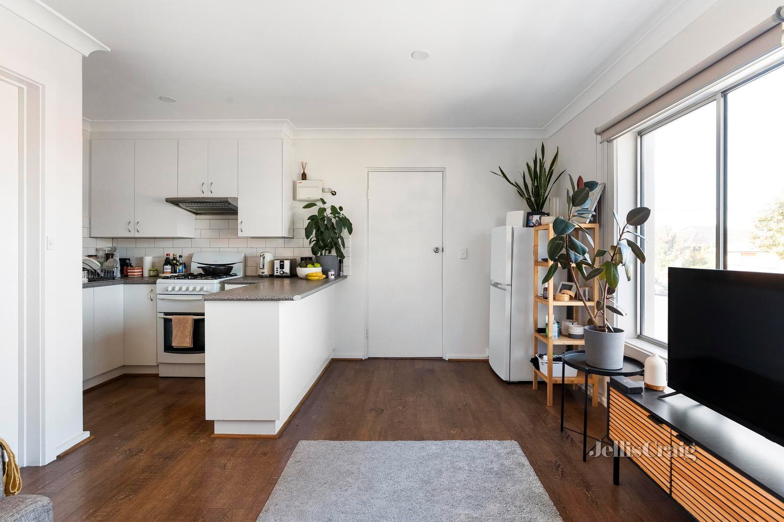 8/50 Normanby Avenue, Thornbury image 2