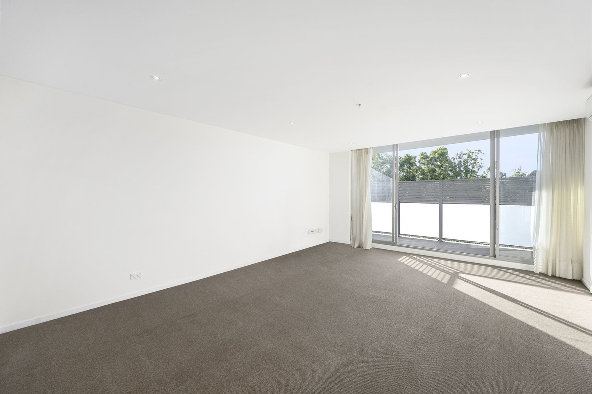8/523 Burwood Road, Hawthorn image 2