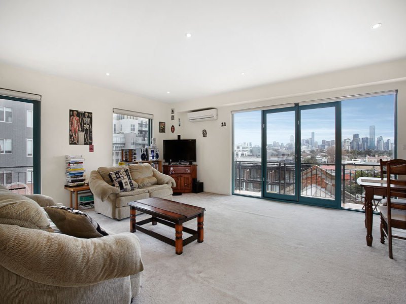 854/1 Esplanade West, Port Melbourne image 3