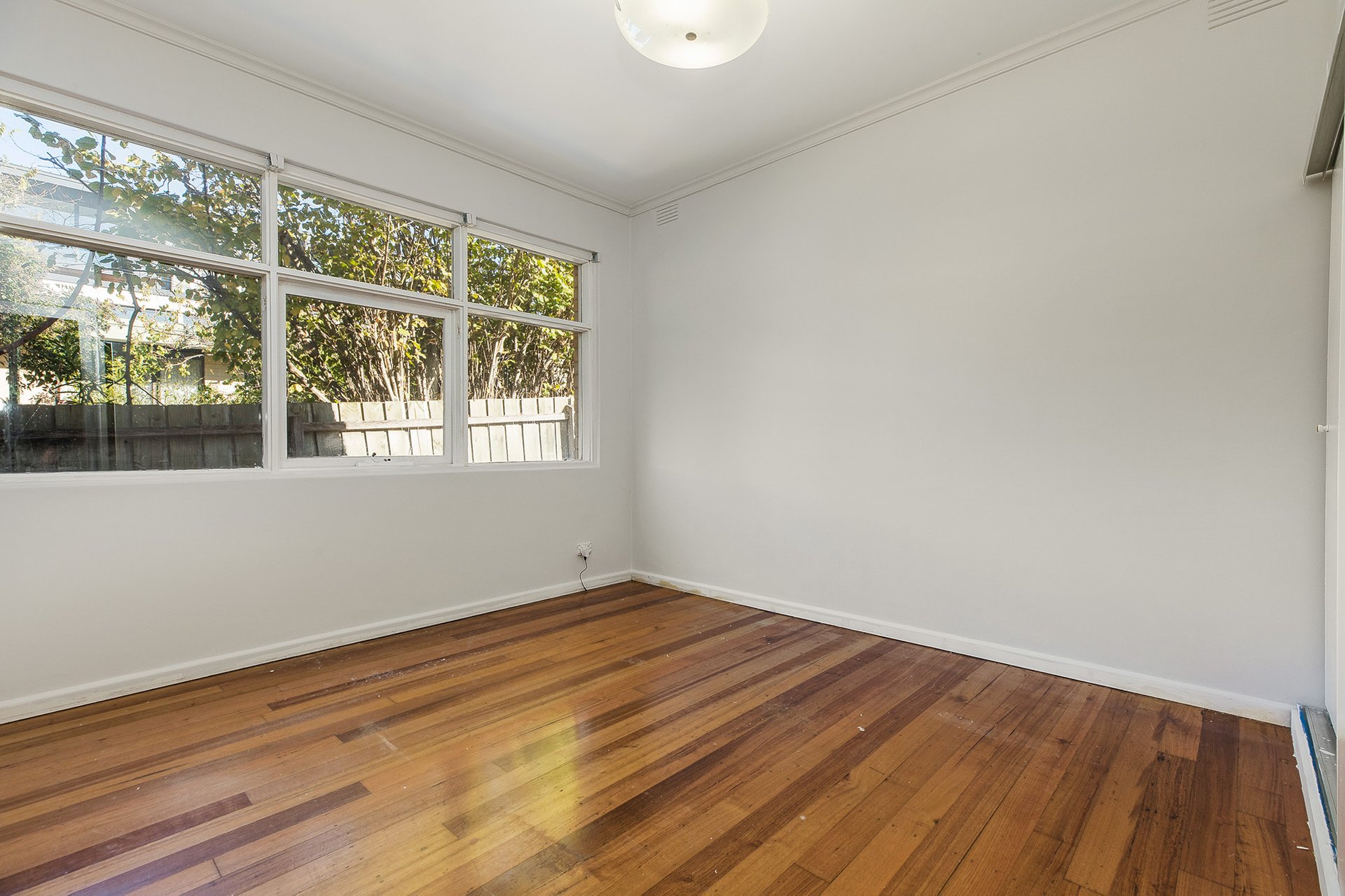 Property Gallery Thumbnail 3