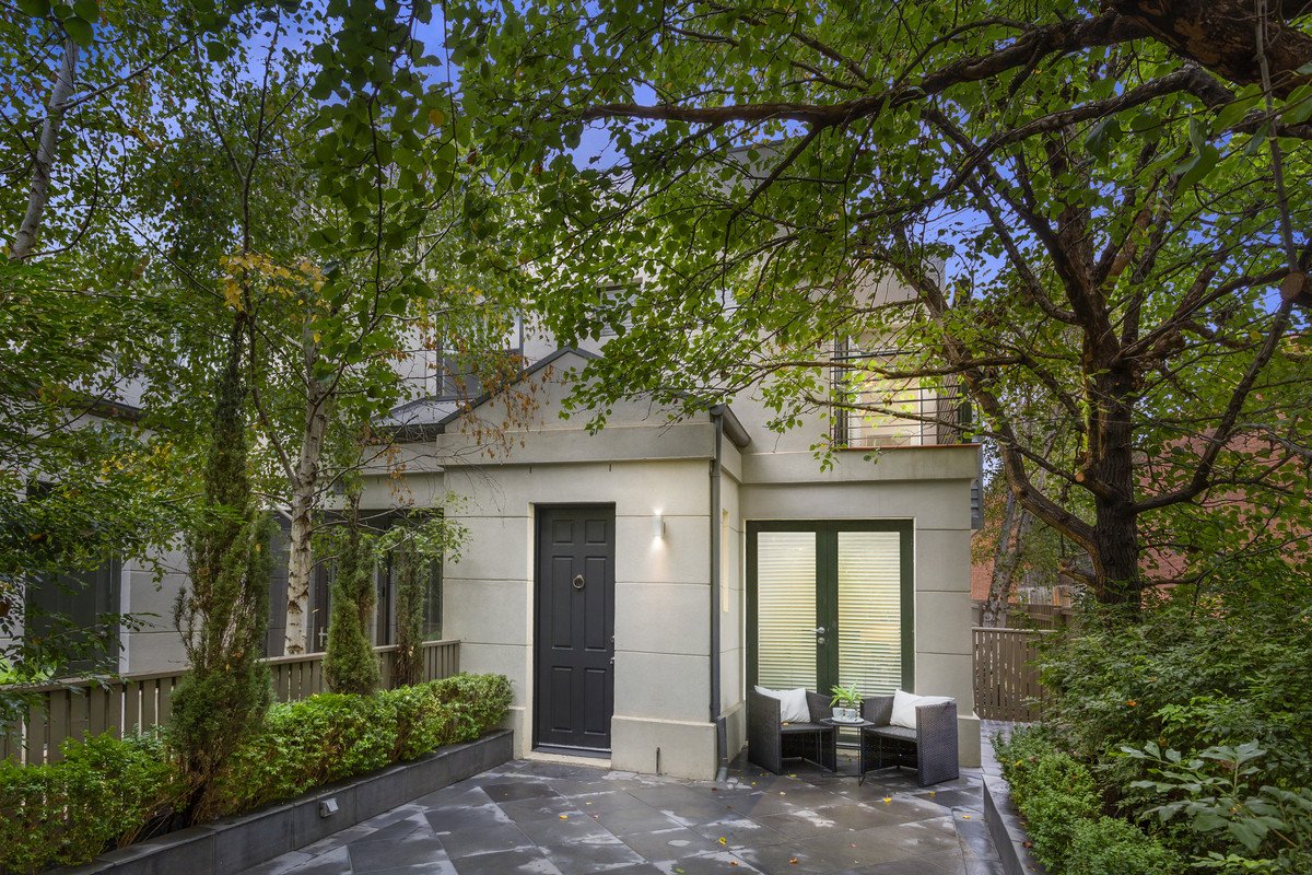 8/58 Wattletree Road, Armadale image 1