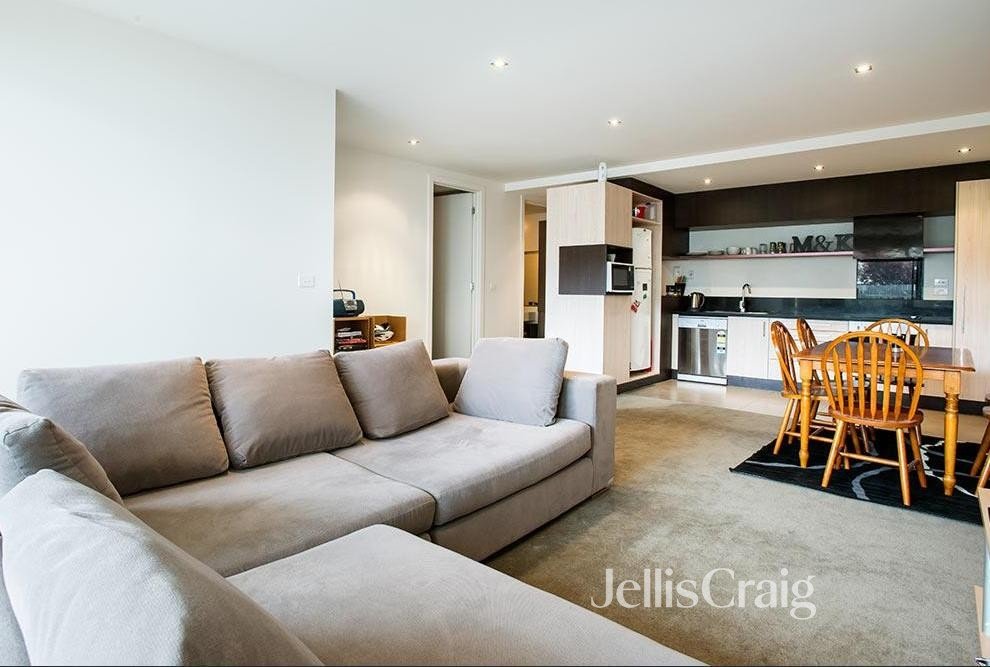 8/6 Crefden Street, Maidstone image 1