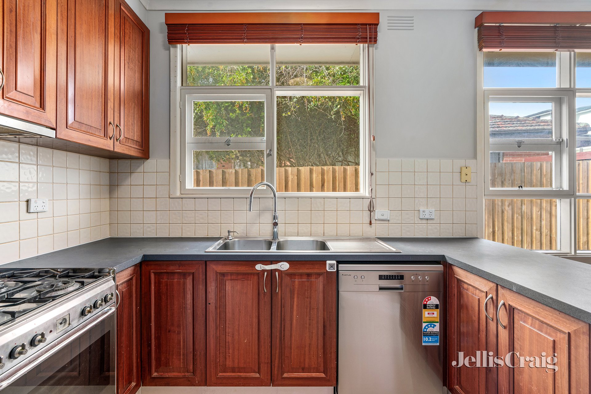 86 Manningham Road, Bulleen image 2