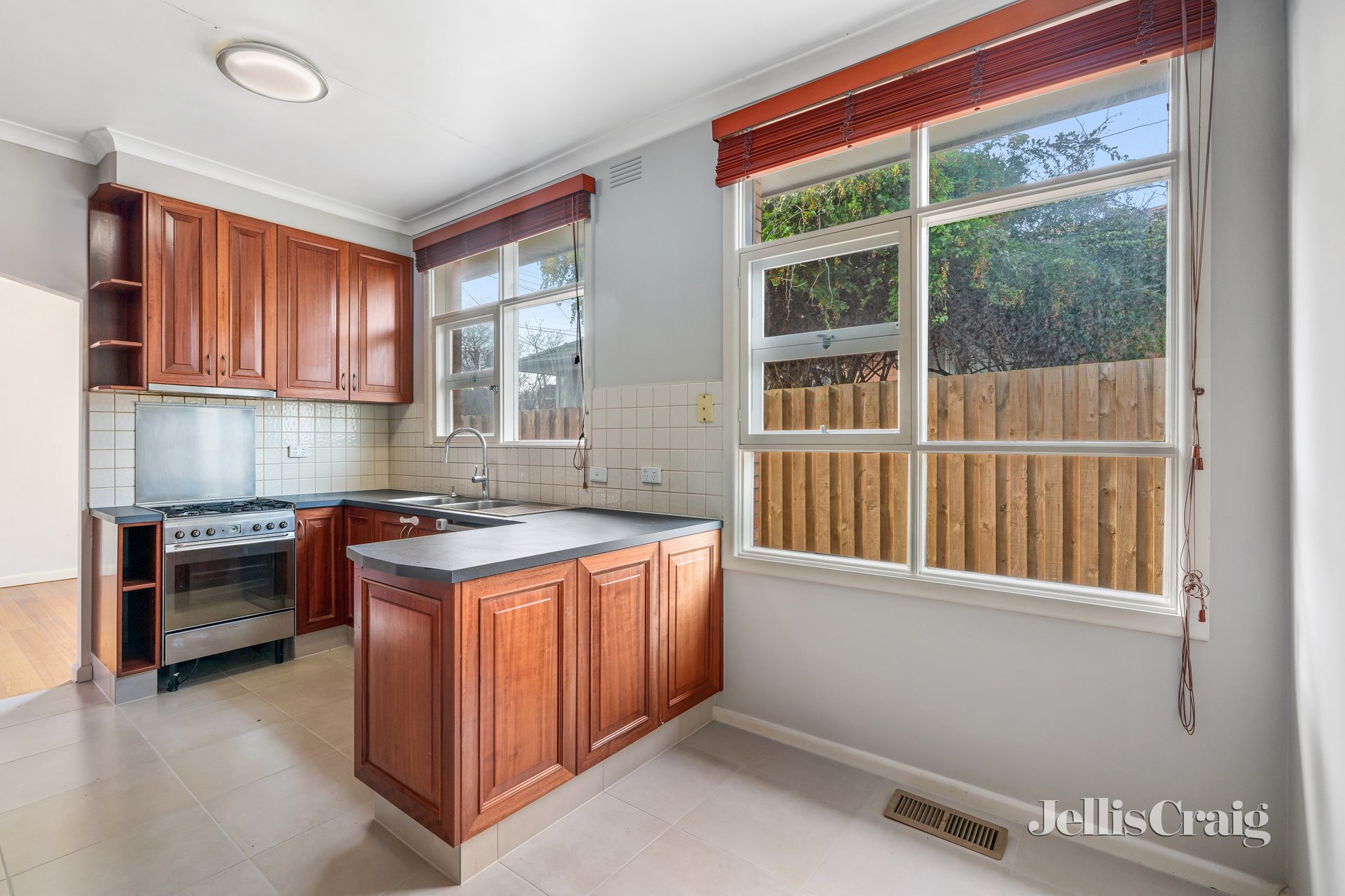 86 Manningham Road, Bulleen image 3