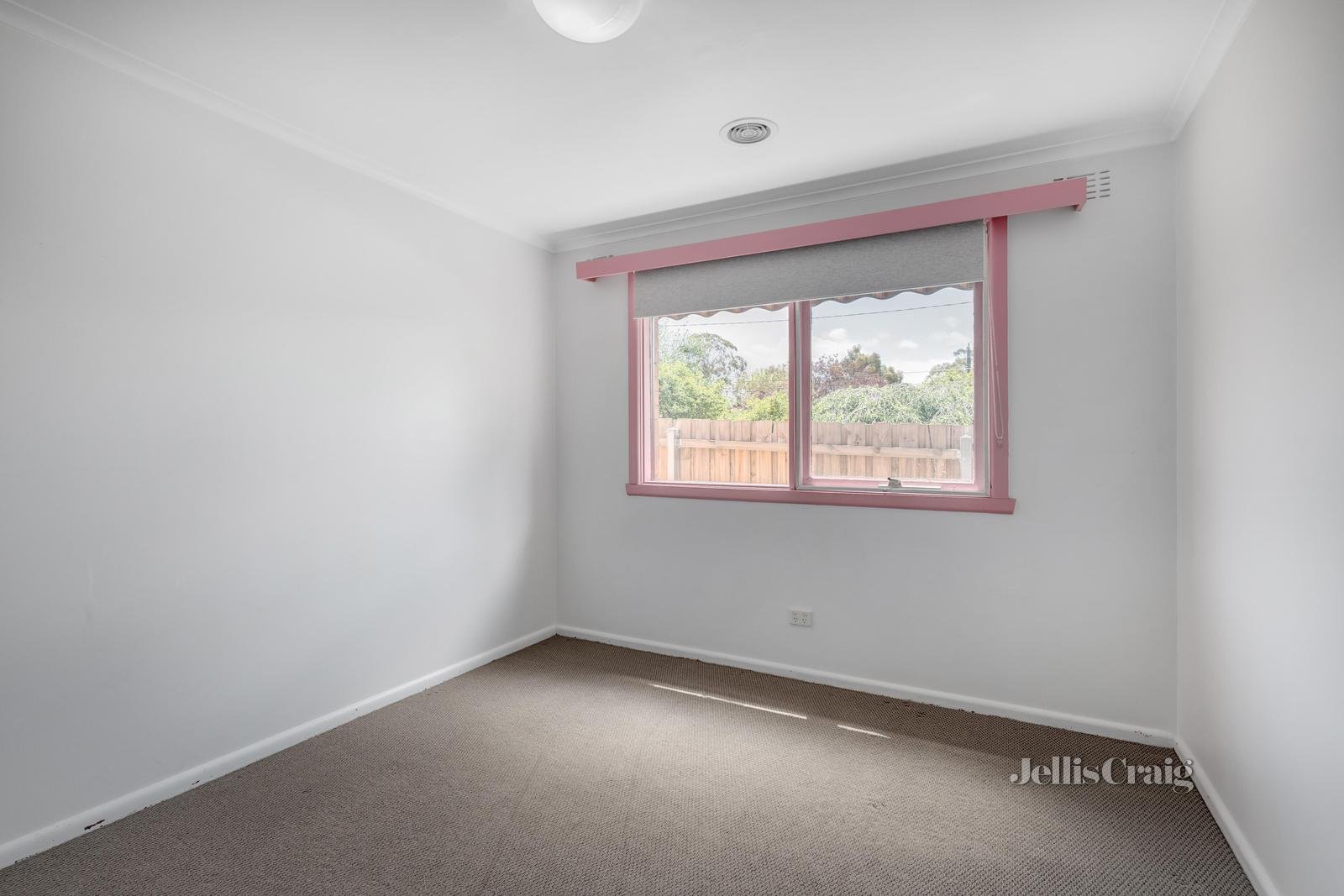 86 Purches Street, Mitcham image 2