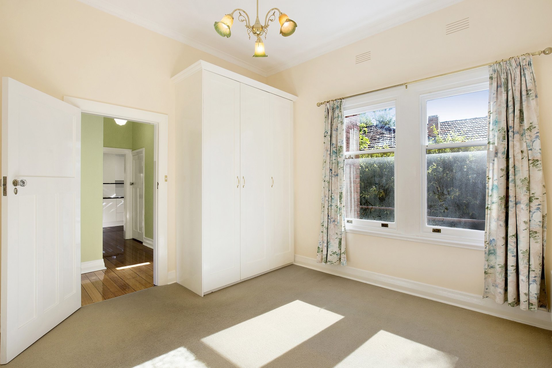 Property Gallery Thumbnail 8