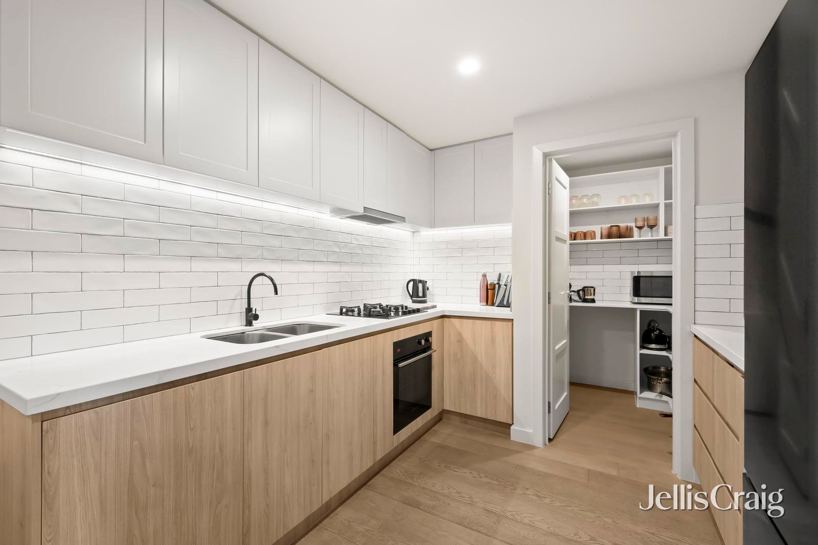 8/62 River Street, Healesville image 2