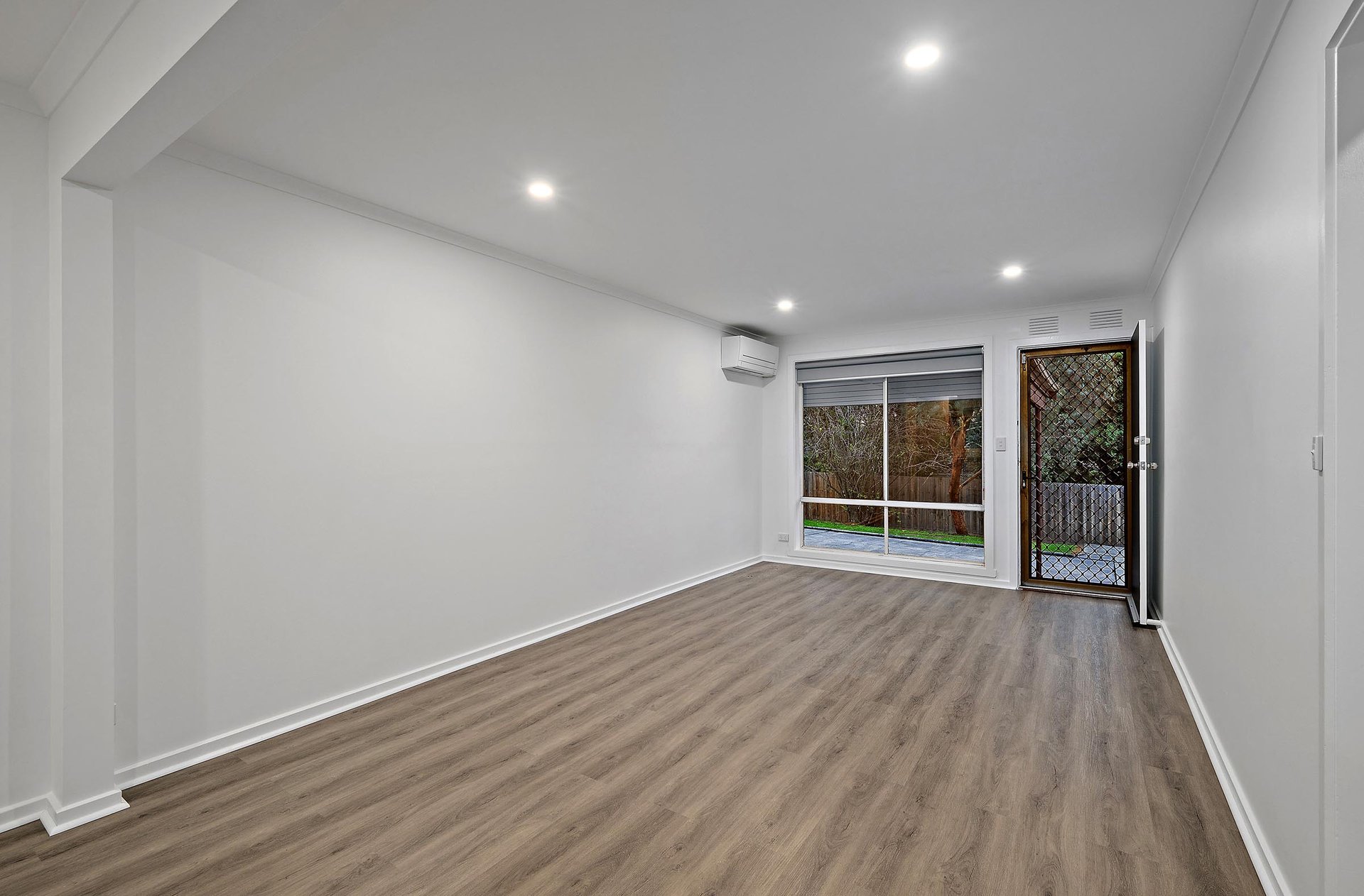 8/65 Hewish Road, Croydon image 3