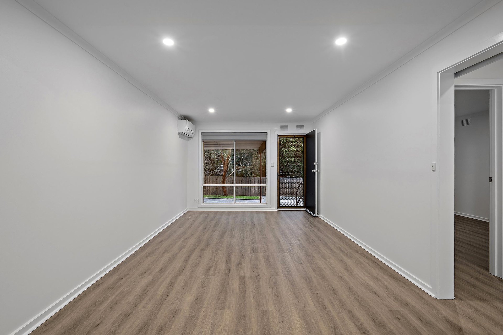 8/65 Hewish Road, Croydon image 4
