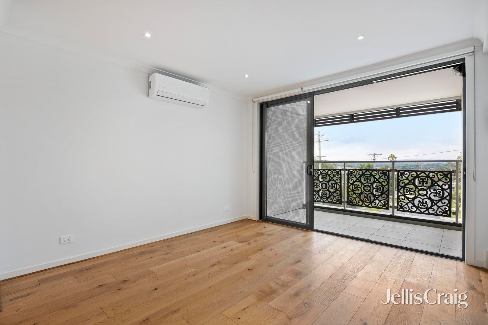 8/65 Turana Street, Doncaster image 2