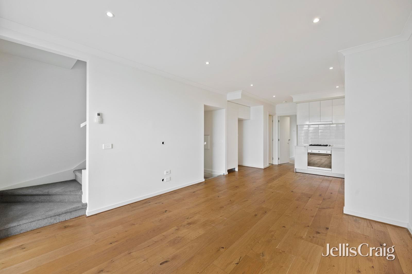 8/65 Turana Street, Doncaster image 3