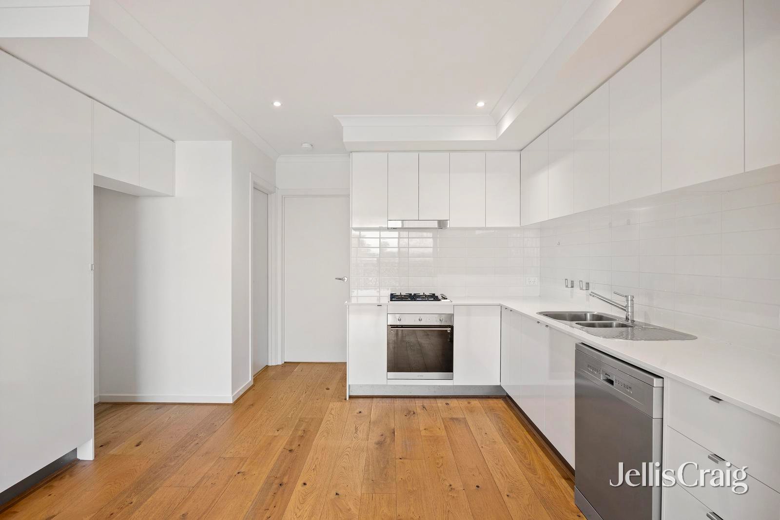 8/65 Turana Street, Doncaster image 4