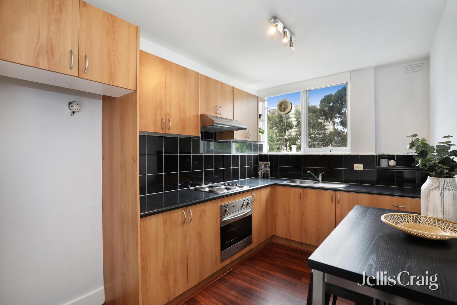 8/69 Edinburgh Street, Flemington image 4
