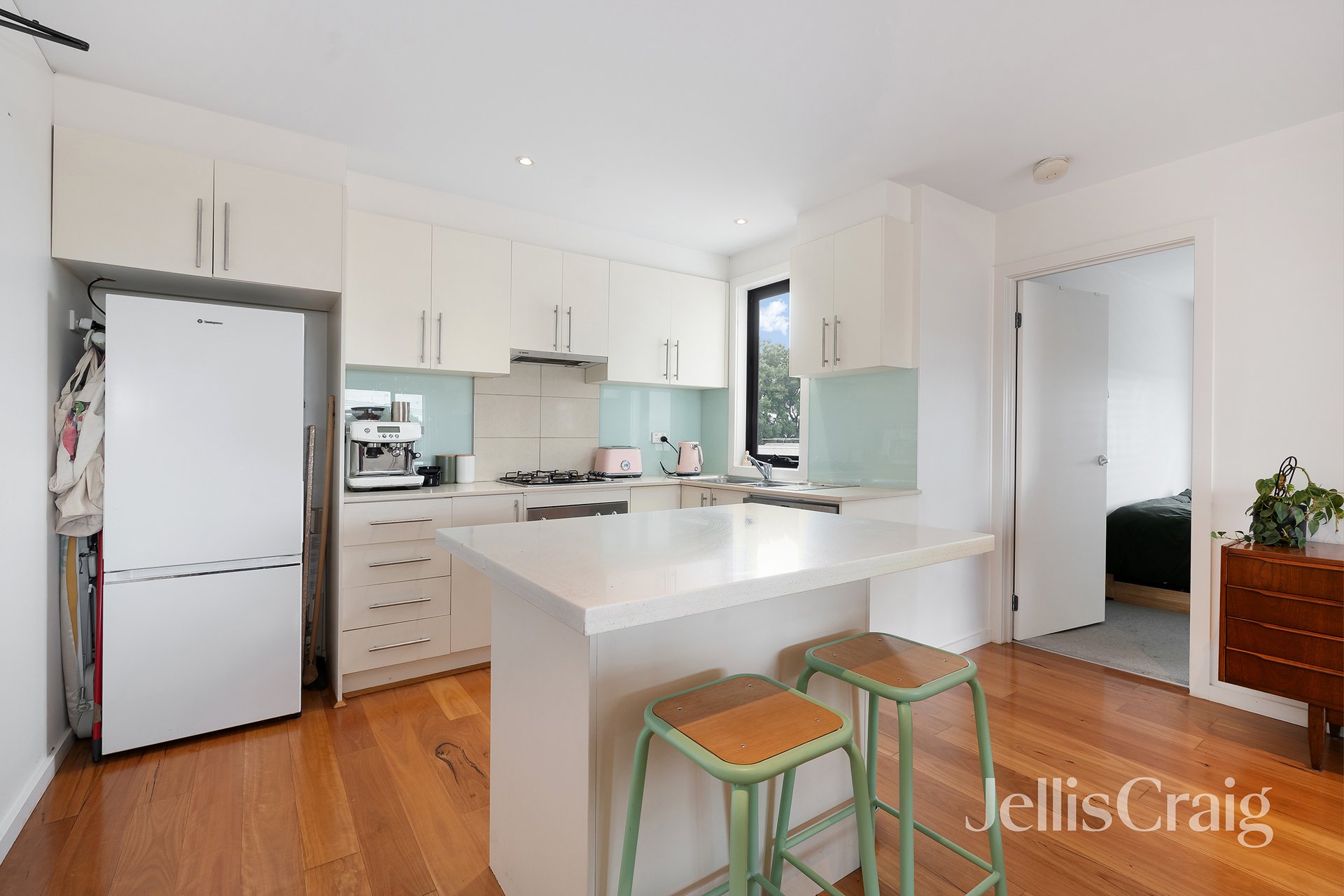 8/69 Melville Road, Brunswick West image 2