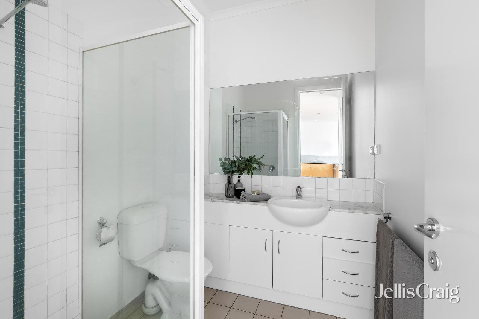 8/69 Wellington Street, St&nbsp;Kilda image 4