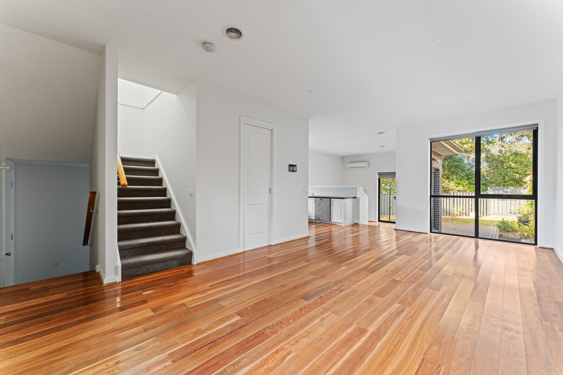 8/7-8 Seaton Court, Mount&nbsp;Waverley image 3