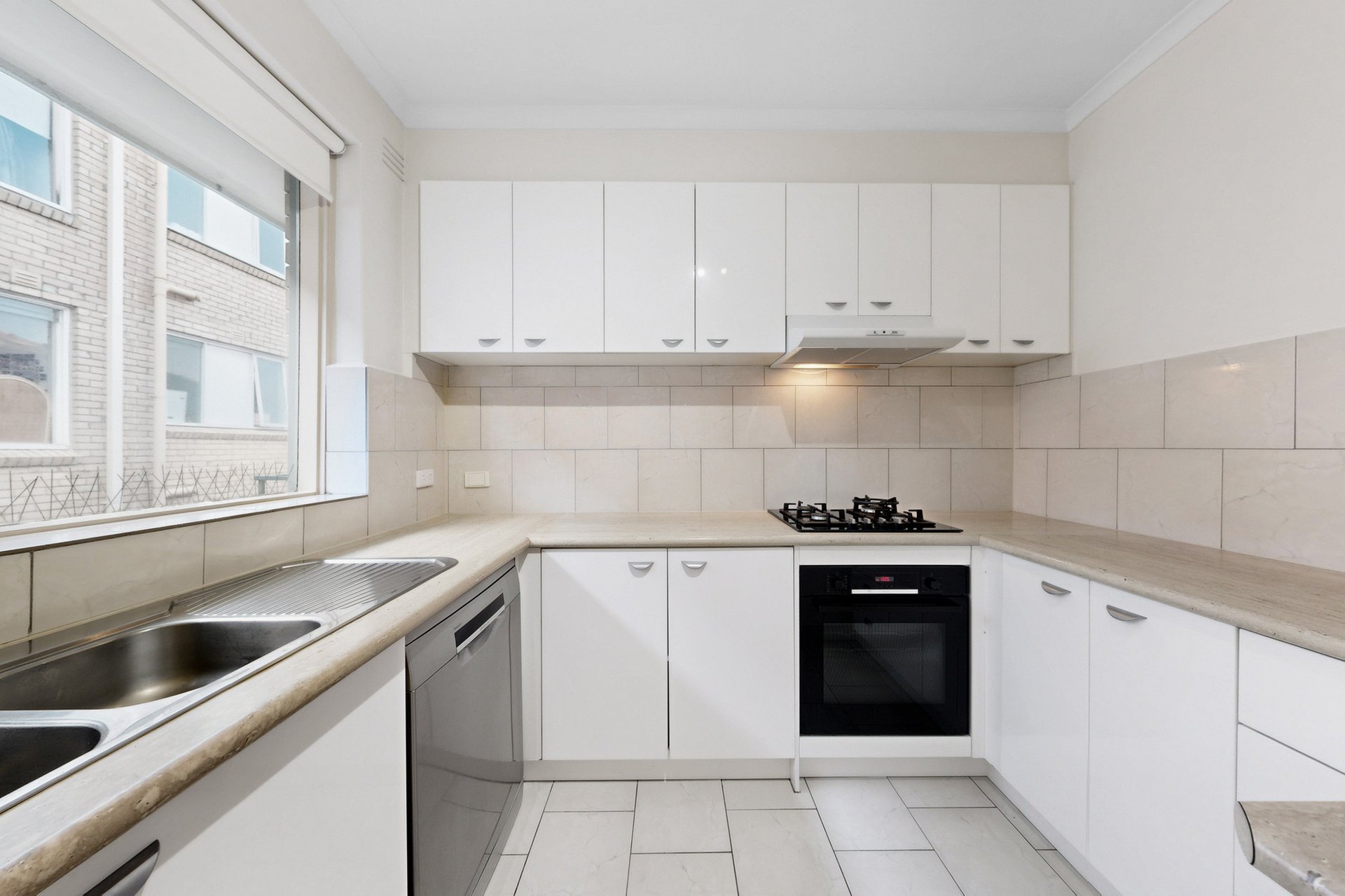 8/7 Alfriston Avenue, Elwood image 1