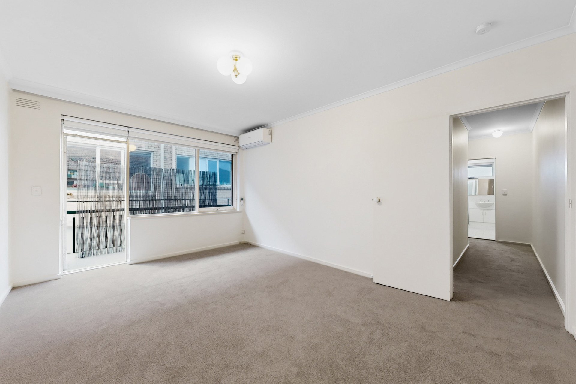 8/7 Alfriston Avenue, Elwood image 2